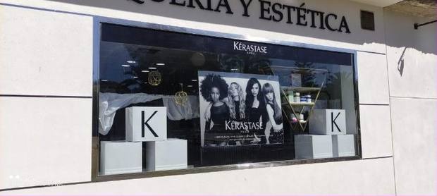 Escaparate de peluquería y estética